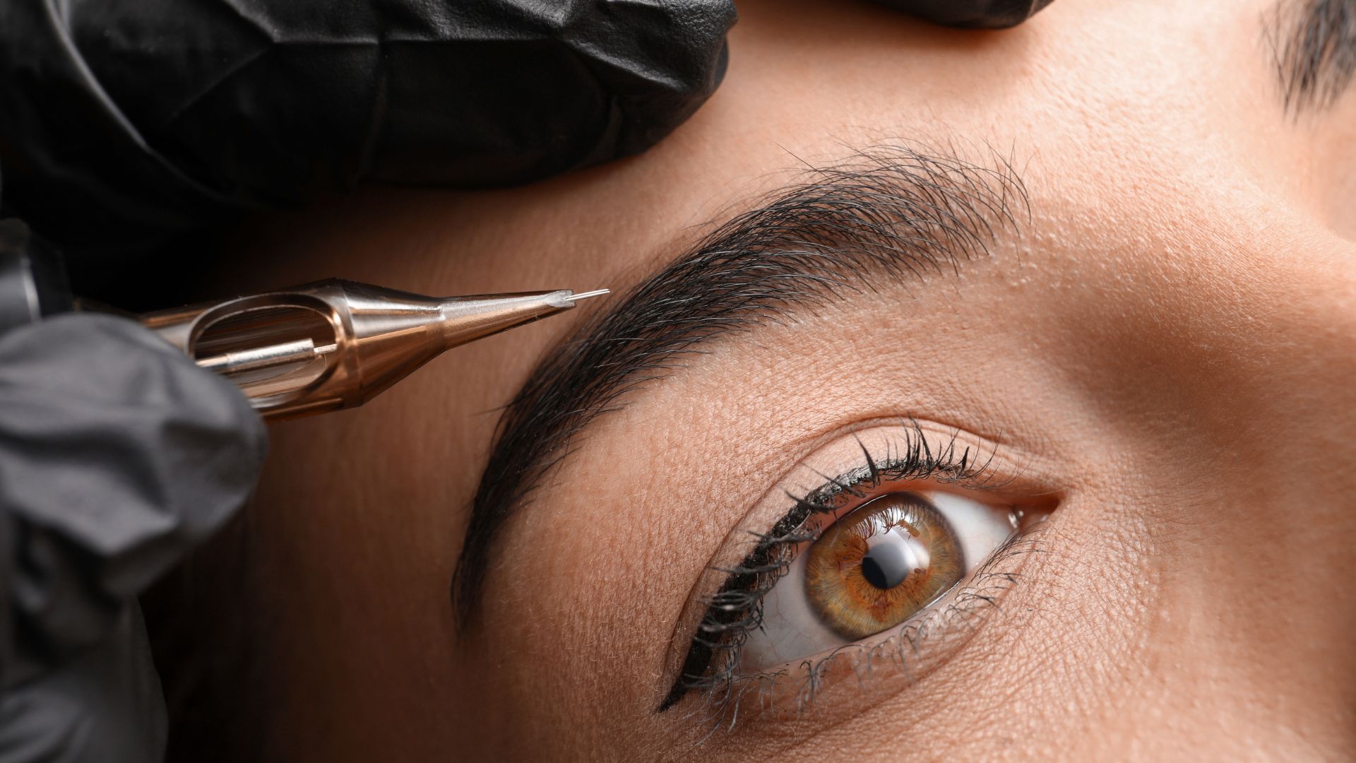 MAKIJAŻ PERMANENTNY BRWI