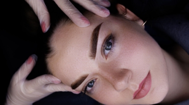 Makijaż Permanentny Brwi: Doskonały Łuk dla Doskonałego Wyglądu